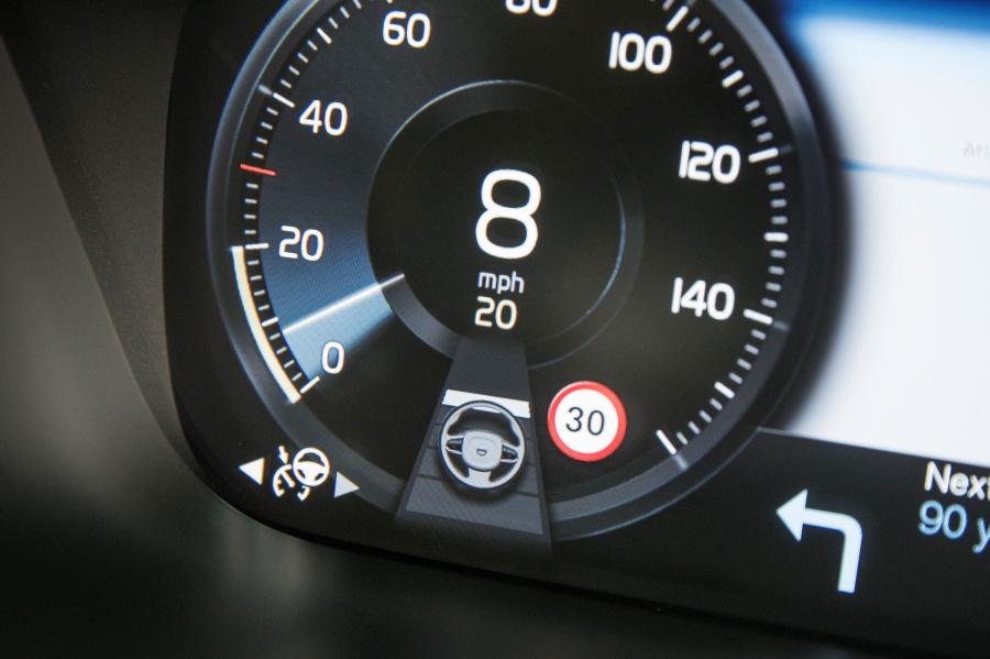 Панель приборов Volvo XC60 D4 Inscription 2017 года  (UK) (фото 169 из 172)